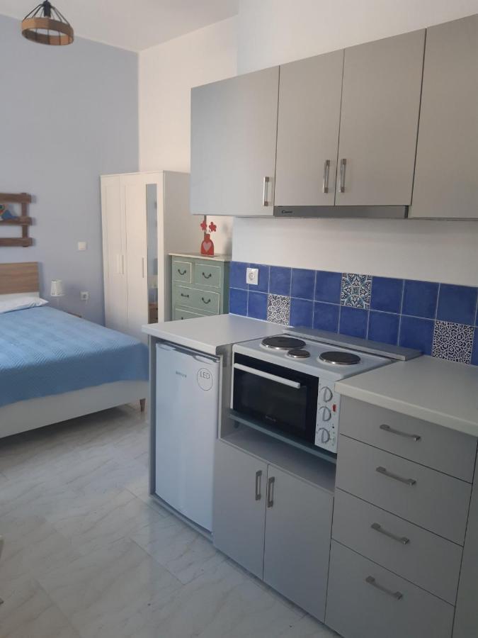 Almira Studios And Apartments Agia Marina  Buitenkant foto
