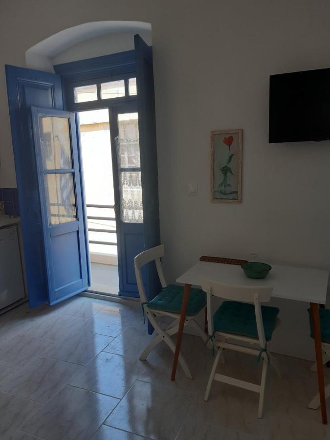 Almira Studios And Apartments Agia Marina  Buitenkant foto
